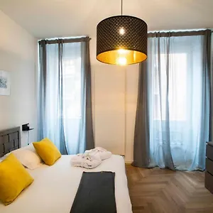 https://atmosfere-luxury-apartment.it-lombardy.com